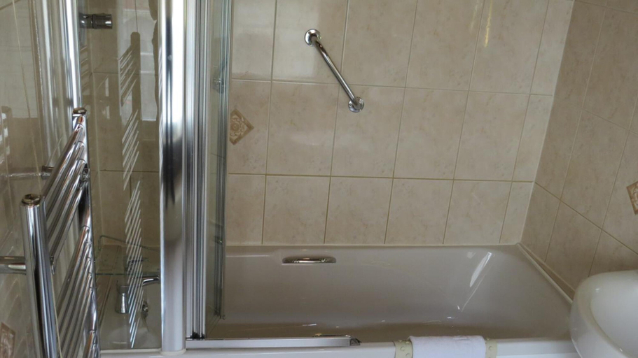 Bathroom 4, The Kings Head Hotel, Herefordshire