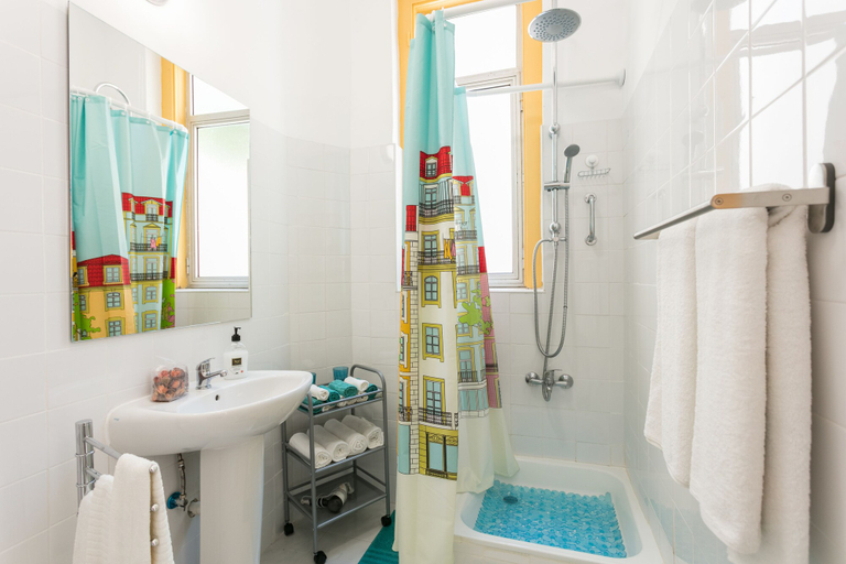 Bathroom, Vintage Apartment in Historic Lisbon, Lisbon