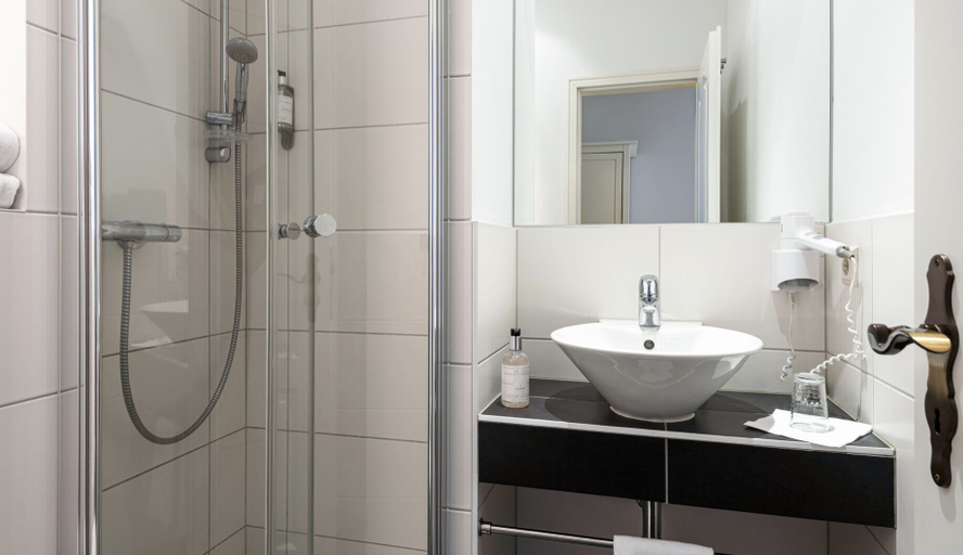 Bathroom 5, Gutshof Havelland, Havelland