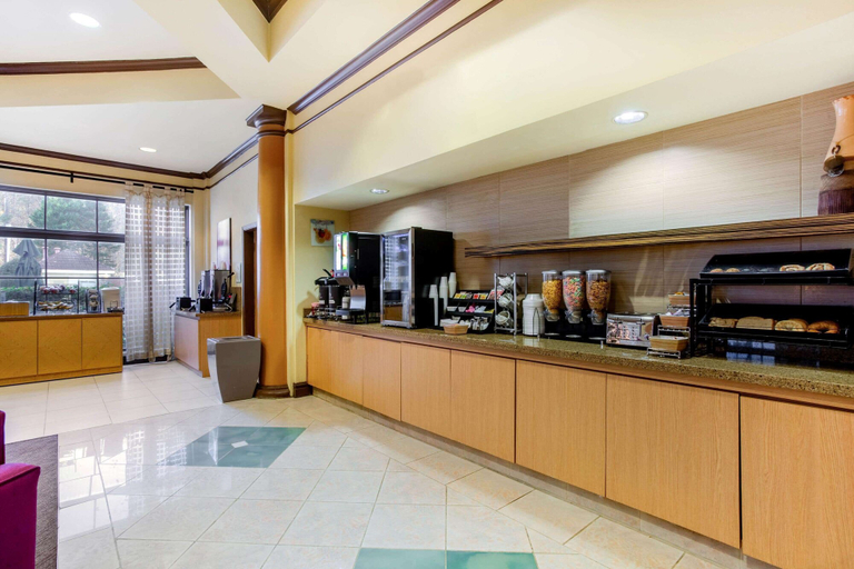 Food & Drinks 5, La Quinta Inn & Suites by Wyndham Raleigh Crabtree, Wake
