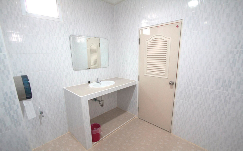 Bathroom 3, Worachat House, Lom Sak