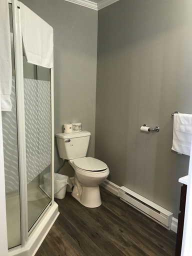 Bathroom 3, Stanley House, Division No. 7