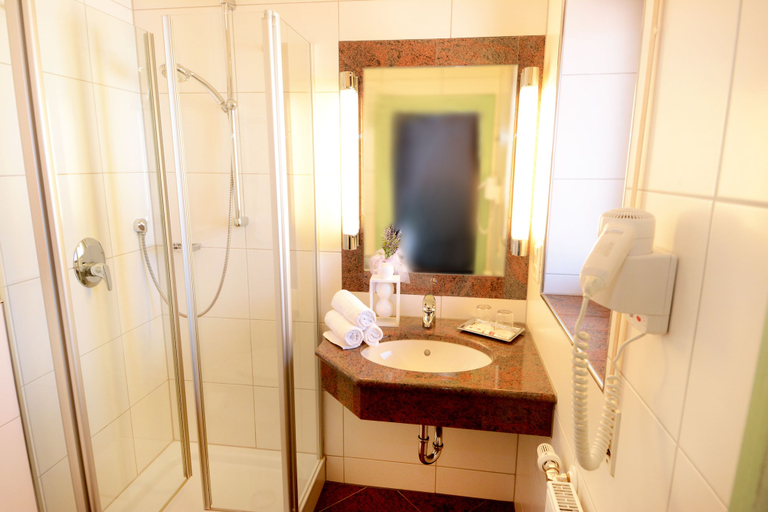 Bathroom 5, Hotel Weisses Lamm, Roth