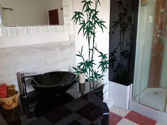 Bathroom 5, Maison du Canal, Hérault