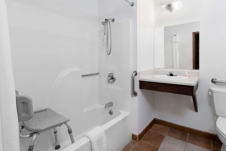 Bathroom 4, Super 8 by Wyndham Winner SD, Tripp