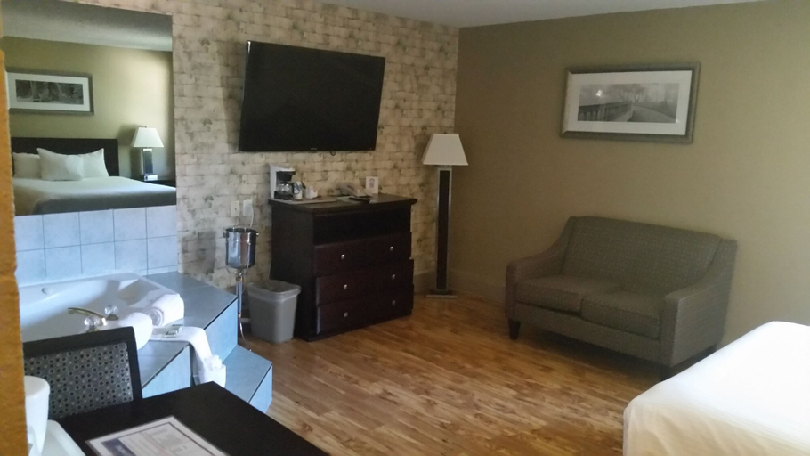 Bedroom 2, Stonebridge Hotel, Division No. 16