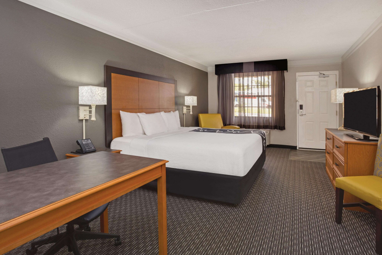 Bedroom 3, Days Inn by Wyndham Gainesville University I-75, Alachua