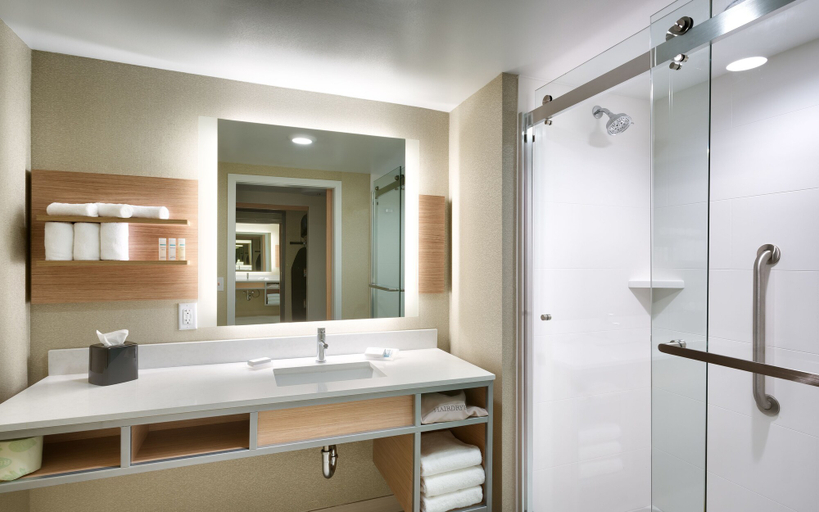Bathroom 5, Hilton Garden Inn Boise Downtown, Ada