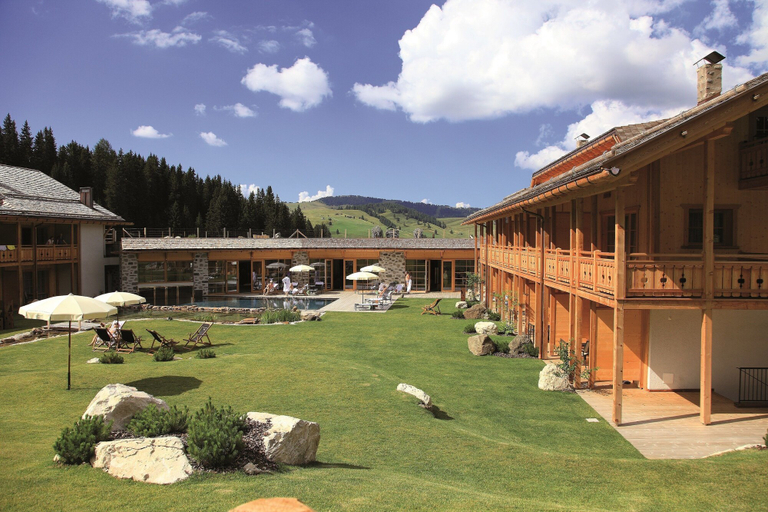 Exterior & Views