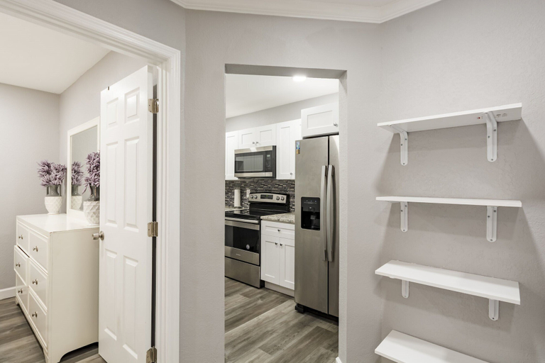 Others 5, Waters Avenue Unit B, Hillsborough