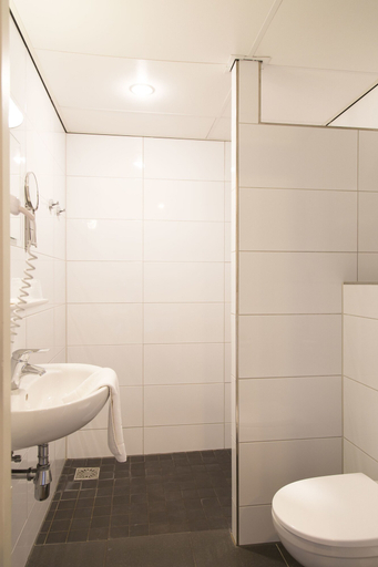 Bathroom 5, Strandhotel Vigilante