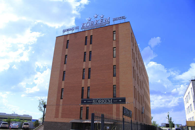 Exterior & Views