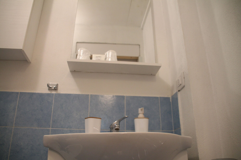 Bathroom 5, Affittacamere Maristella, Cagliari
