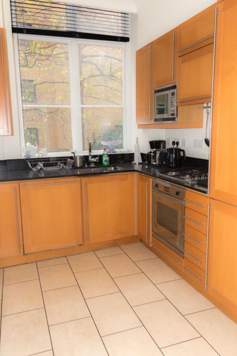 Others 5, Modern 2 bed flat in historic building, London