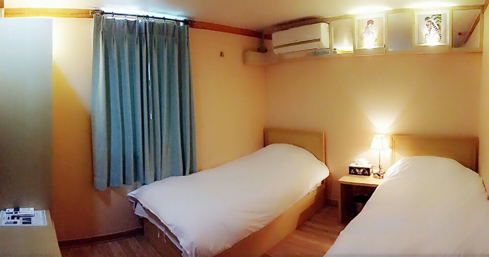 Bedroom 4, Jeonju Tourist Hotel, Jeonju