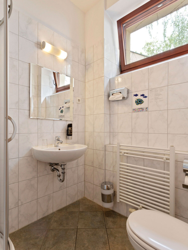 Bathroom 5, Hotel Bohemia, Berlin