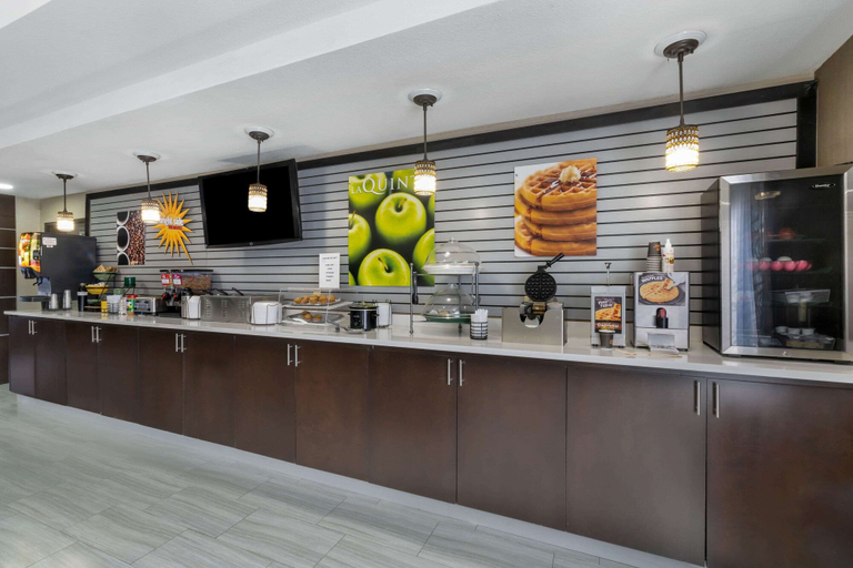 Food & Drinks 5, La Quinta Inn & Suites by Wyndham Canton MS, Madison