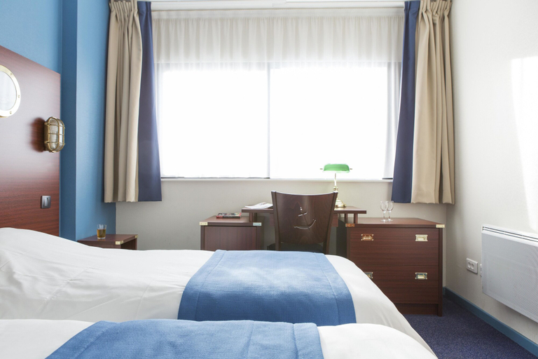 Bedroom 5, Les Gens de Mer Dunkerque, Nord