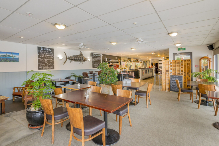 Food & Drinks 5, Finns, Kapiti Coast