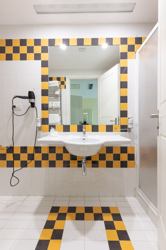 Bathroom 5, Grand Hotel Salerno, Salerno