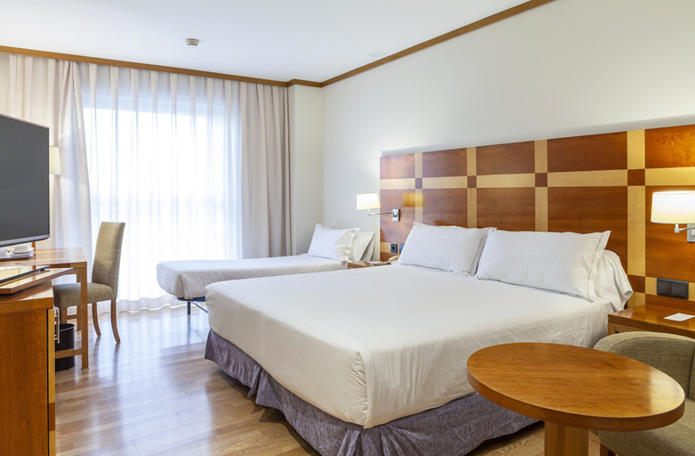 Bedroom 2, Senator Parque Central Hotel, Valencia