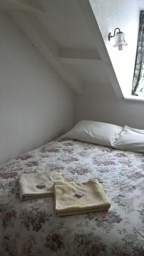 Bedroom 2, Rhymney House hotel, Caerphilly