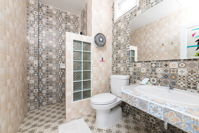Bathroom 5, Oasis Hiso Hotel, Muang Lop Buri