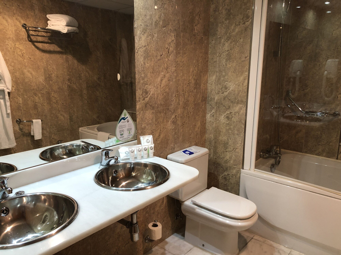 Bathroom 4, Oca Villa de Avilés Hotel, Asturias