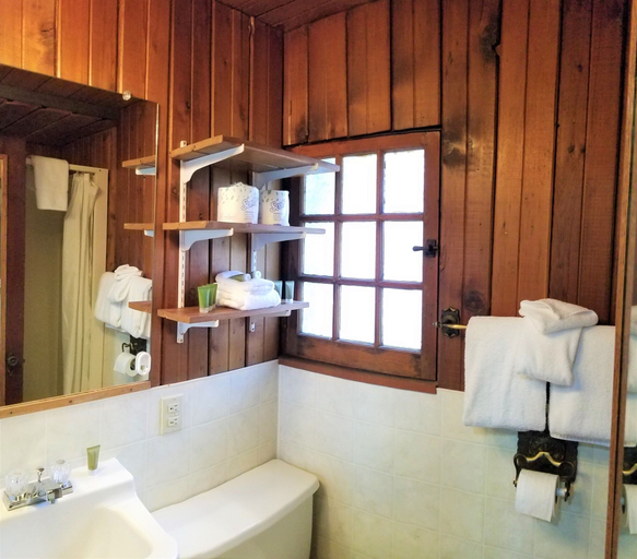 Bathroom, Rundle Chalets, Division No. 15