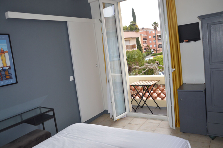 Bedroom 5, Hotel Castellamar, Var