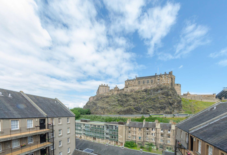 Exterior & Views 2, JOIVY Old Town Hidden Castle Gem, Edinburgh