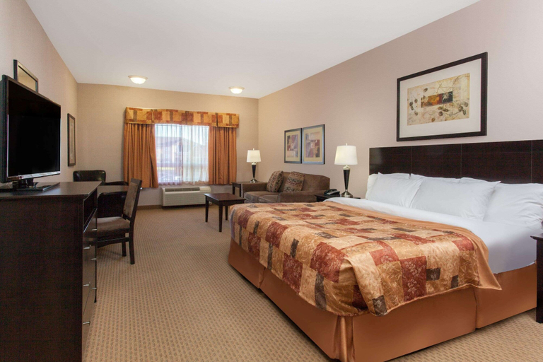 Bedroom 3, Ramada by Wyndham Brooks, Division No. 2
