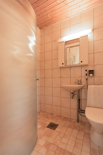Bathroom 5, Hotel Poukama, Eastern Uusimaa