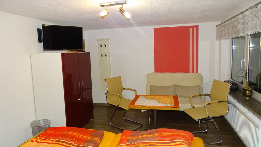 Bedroom 2, Gästezimmer & Ferienwohnung Berge, Bautzen