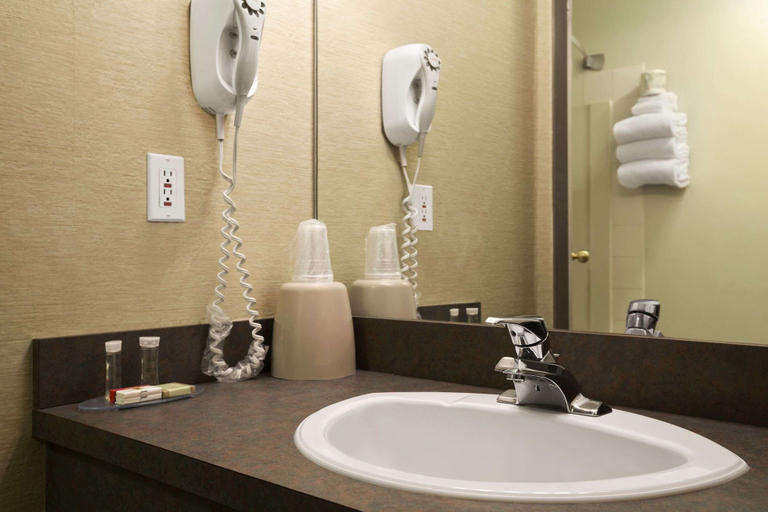 Bathroom 3, Super 8 by Wyndham Revelstoke BC, Columbia-Shuswap