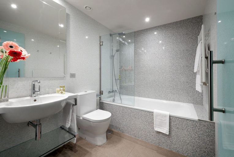 Bathroom 4, Eurostars Plaza Mayor, Madrid