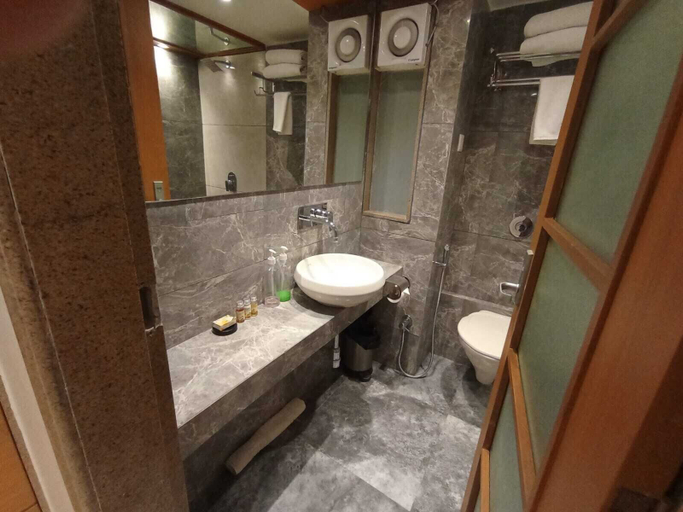Bathroom 4, Pride Biznotel Alkapuri, Vadodara