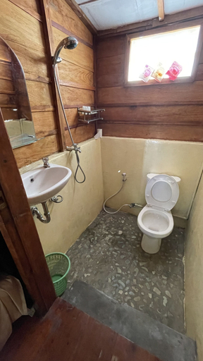 Bathroom 5, Raffles Inn Labuan Bajo, Manggarai Barat