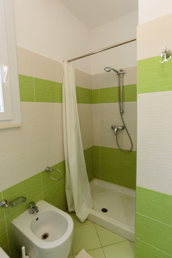 Bathroom 3, Hotel Garden, Vlorës