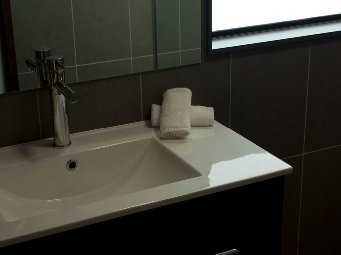 Bathroom 4, Greymouth Seaside TOP 10 Holiday Park, Grey