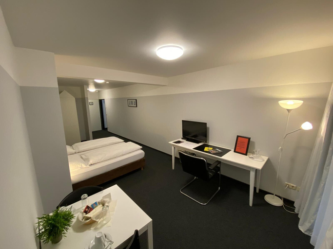 Bedroom 3, Hotel U Mulheim Free Parking Highspeed WiFi, Mülheim an der Ruhr