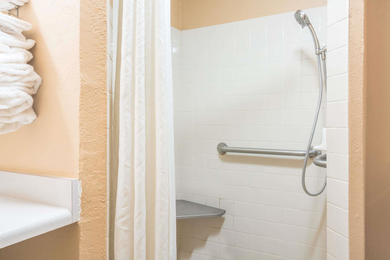 Bathroom 5, Super 8 by Wyndham Brooklyn Center/MPLS, Hennepin