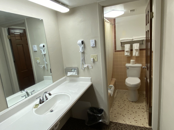 Bathroom 5, Dunes Inn, Alamosa
