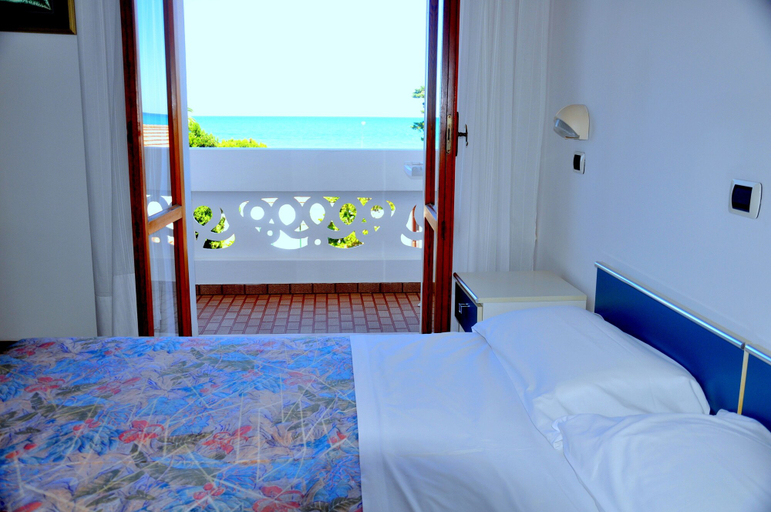 Bedroom 4, Hotel Beach, Teramo