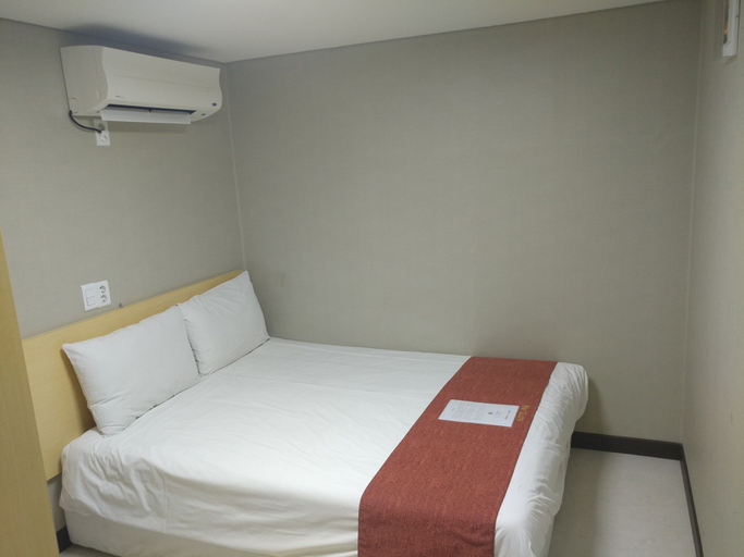 Bedroom 4, Hotel Myeong-Dong, Jung