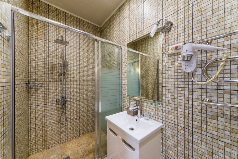 Bathroom 3, Mira Hotel, Central