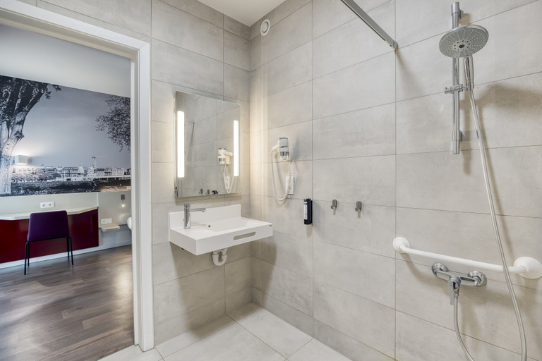 Bathroom 5, B&B HOTEL Antwerpen Zuid, Antwerpen