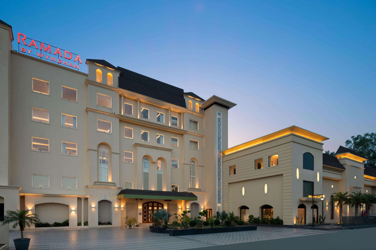 Exterior & Views