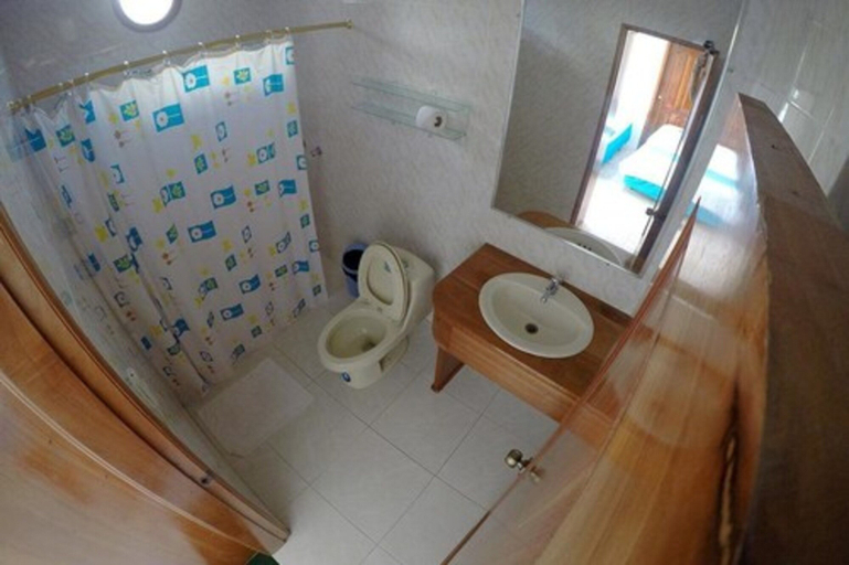 Bathroom 3, Gran Hostal Tintorera, Isabela