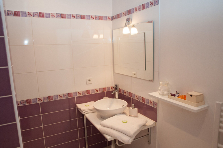 Bathroom 5, Le Mas Pinède, Var